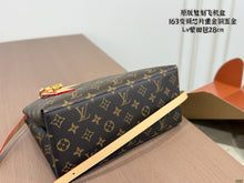 Load image into Gallery viewer, LB1452 Louis Vuitton Montaigne MM / 28 x 21 x 12 cm
