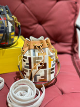 Load image into Gallery viewer, FF287 Mon Tresor / 7.1x3.9x4.7inch
