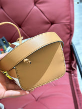 Load image into Gallery viewer, FF287 Mon Tresor / 7.1x3.9x4.7inch
