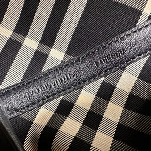 BUR132 Medium Check Bucket Bag / 10.8 x 6.3 x 22.4in / HIGHEST QUALITY VERSION