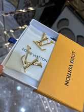 Load image into Gallery viewer, JW973 LB Earrings
