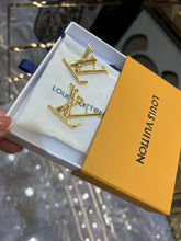 Load image into Gallery viewer, JW973 LB Earrings
