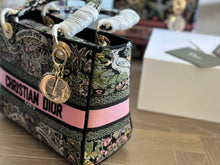 Load image into Gallery viewer, DR482 Medium Lady D-Lite Bag / 9.5 x 8 x 4.5 inches
