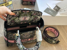 Load image into Gallery viewer, DR482 Medium Lady D-Lite Bag / 9.5 x 8 x 4.5 inches
