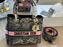 Load image into Gallery viewer, DR482 Medium Lady D-Lite Bag / 9.5 x 8 x 4.5 inches
