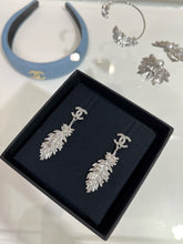 Load image into Gallery viewer, JW975 CC Spring-Summer 2025 Pendant Earrings
