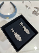Load image into Gallery viewer, JW975 CC Spring-Summer 2025 Pendant Earrings
