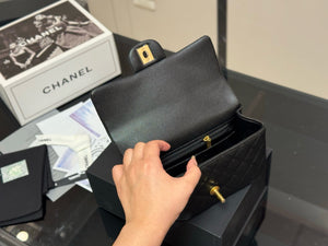 CC1192 Mini Flap Bag with Top Handle / 4.7 x 7.7 x 2.6in
