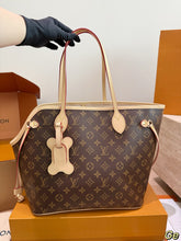 Load image into Gallery viewer, LB1456 Louis Vuitton Neverfull MM Tote / Monogram Canvas / 31 x 28 cm
