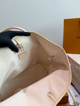 Load image into Gallery viewer, LB1456 Louis Vuitton Neverfull MM Tote / Monogram Canvas / 31 x 28 cm
