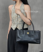 Load image into Gallery viewer, CC1393 Chanel Cerf Tote Bag / 33 x 17.5 cm
