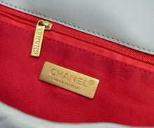 Load image into Gallery viewer, CC1072 CHANEL 19 Handbag / Small/Medium
