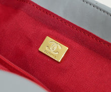 Load image into Gallery viewer, CC1072 CHANEL 19 Handbag / Small/Medium

