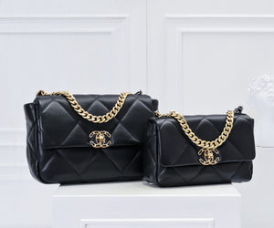 CC1077 CHANEL 19 Handbag / Small/Medium