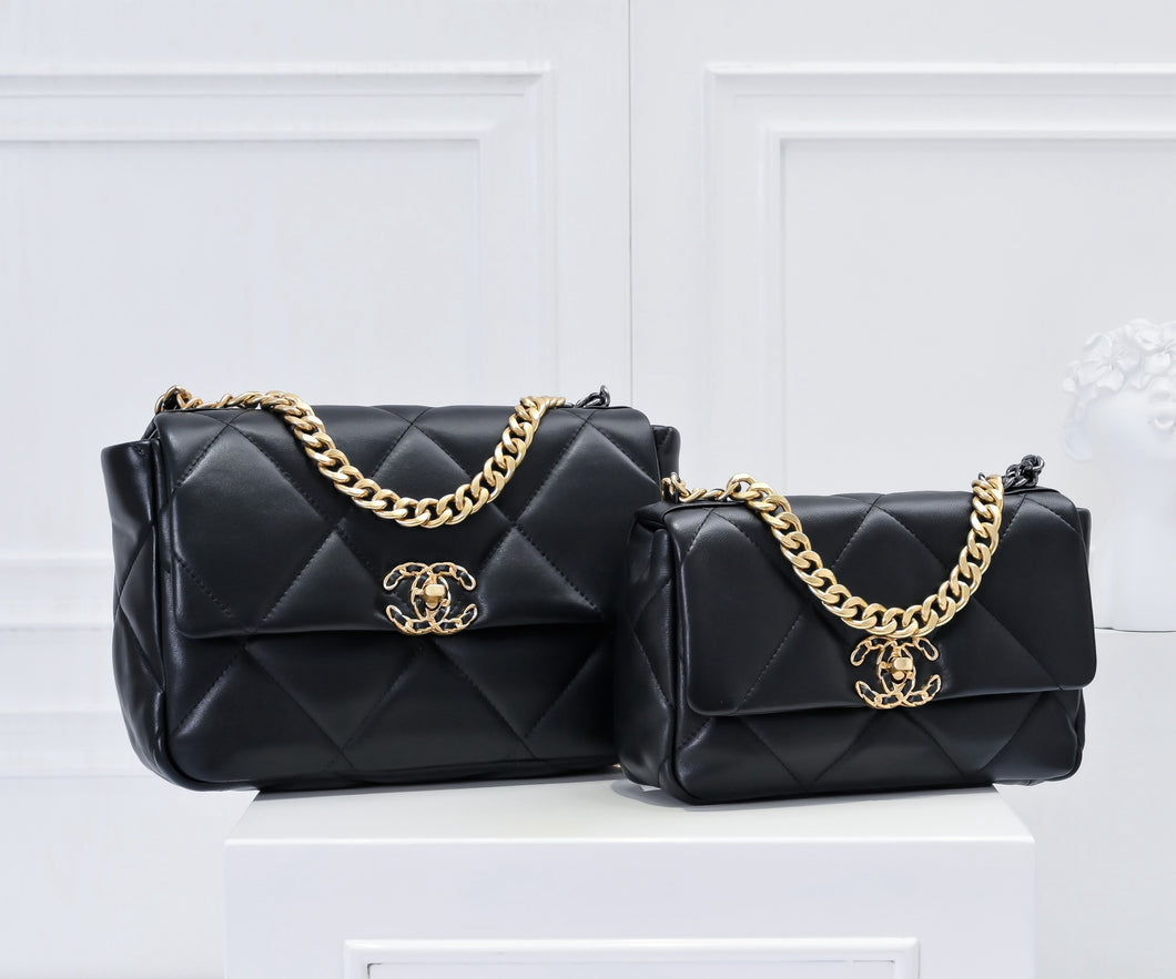 CC1073 CHANEL 19 Handbag / Small/Medium