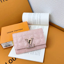 Load image into Gallery viewer, LB1210 Capucines Compact Maxi Wallet / 5.3 x 3.7 x 1.2 inches
