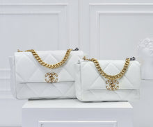 Load image into Gallery viewer, CC1072 CHANEL 19 Handbag / Small/Medium
