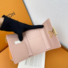 Load image into Gallery viewer, LB1210 Capucines Compact Maxi Wallet / 5.3 x 3.7 x 1.2 inches
