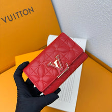 Load image into Gallery viewer, LB1211 Capucines Compact Maxi Wallet / 5.3 x 3.7 x 1.2 inches
