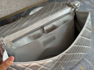 CC876 Maxi Classic Flap Bag / 15.7x10.2x4.5inch