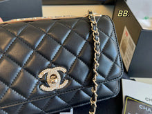 Load image into Gallery viewer, CC1193 Wallet on Chain / 4.8 x 7.6 x 1.4in
