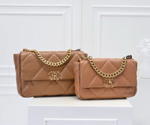 Load image into Gallery viewer, CC1078 CHANEL 19 Handbag / Small/Medium
