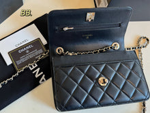 Load image into Gallery viewer, CC1193 Wallet on Chain / 4.8 x 7.6 x 1.4in
