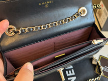Load image into Gallery viewer, CC1193 Wallet on Chain / 4.8 x 7.6 x 1.4in
