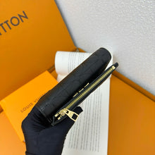 Load image into Gallery viewer, LB1212 Capucines Compact Maxi Wallet / 5.3 x 3.7 x 1.2 inches
