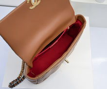 Load image into Gallery viewer, CC1076 CHANEL 19 Handbag / Small/Medium

