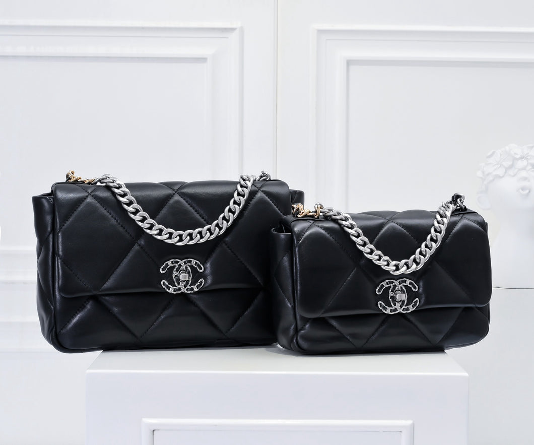 CC1078 CHANEL 19 Handbag / Small/Medium