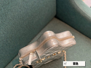 CC879 Star Handbag / 8.8 × 8.8 × 2.3 in