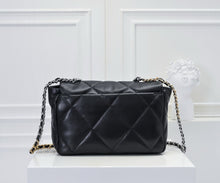 Load image into Gallery viewer, CC1078 CHANEL 19 Handbag / Small/Medium
