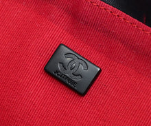 Load image into Gallery viewer, CC1079 CHANEL 19 Handbag / Small/Medium
