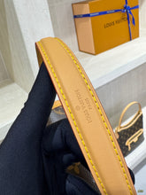Load image into Gallery viewer, LB1458 LV Nano Diane Bag / 19 x 10.5 x 6 cm
