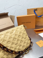 Load image into Gallery viewer, LB869 Coussin PM / 10.2 x 7.9 x 4.7 inches
