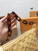 Load image into Gallery viewer, LB869 Coussin PM / 10.2 x 7.9 x 4.7 inches
