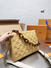 Load image into Gallery viewer, LB869 Coussin PM / 10.2 x 7.9 x 4.7 inches
