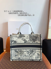 Load image into Gallery viewer, DR399 Book Tote Small/Medium/Large
