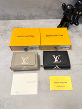Load image into Gallery viewer, LB948 Compact Wallet / 4.3 x 3.3 x 1.4 inches
