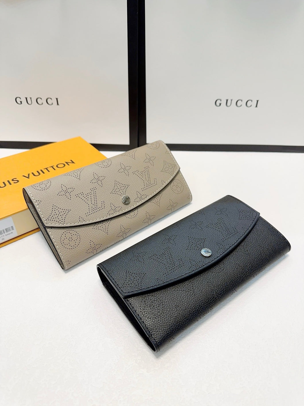 LB949 Emilie Wallet / 7.5 x 3.9 x 0.8 inches