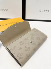 Load image into Gallery viewer, LB949 Emilie Wallet / 7.5 x 3.9 x 0.8 inches
