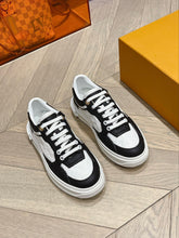 Load image into Gallery viewer, SE1130 LB Time Out Sneaker / Size5-10
