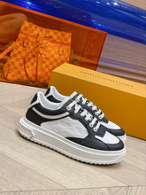 Load image into Gallery viewer, SE1130 LB Time Out Sneaker / Size5-10
