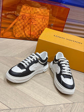 Load image into Gallery viewer, SE1130 LB Time Out Sneaker / Size5-10
