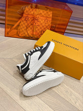 Load image into Gallery viewer, SE1130 LB Time Out Sneaker / Size5-10
