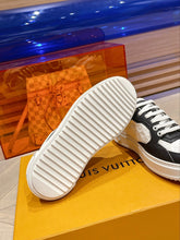 Load image into Gallery viewer, SE1130 LB Time Out Sneaker / Size5-10
