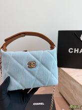 Load image into Gallery viewer, CC1405 Chanel 25A Haze Blue Vanity Case / 16cm
