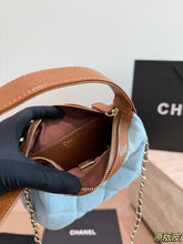 Load image into Gallery viewer, CC1405 Chanel 25A Haze Blue Vanity Case / 16cm
