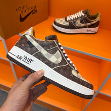 Load image into Gallery viewer, MSE067 LB x OFF-WHITE x Nike Trainertrs / size7-12
